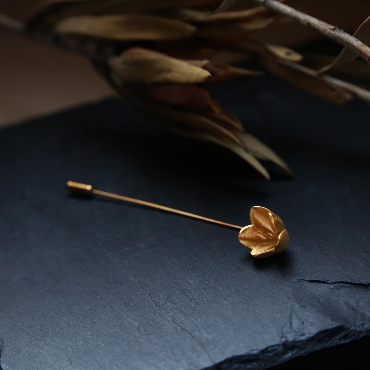 Стильная авторская серебряная булавка в виде цветка Сакура